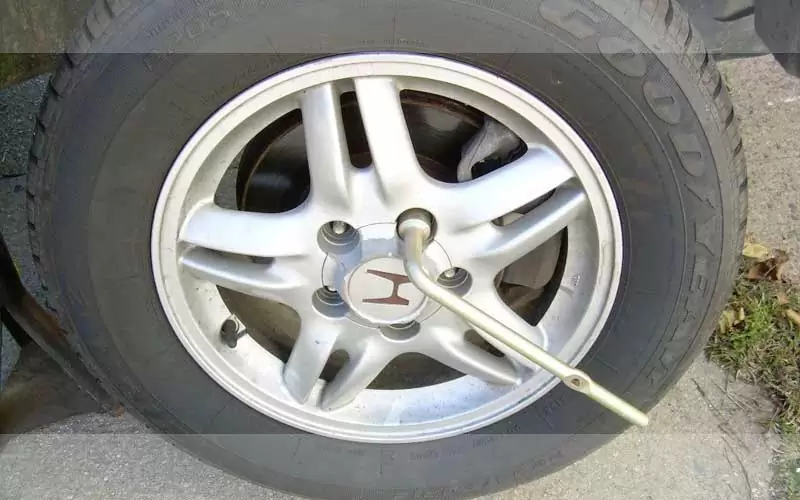 Loose-lug-nuts Car Shaking When Accelerating -12 Causes & Easy Solutions