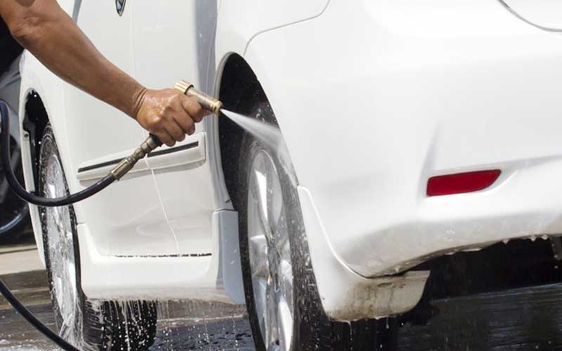 washing-your-car-is-wiping