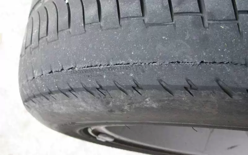 Uneven-tire-tread-wear Unbalanced Tires Symptoms and How to Fix The Problem