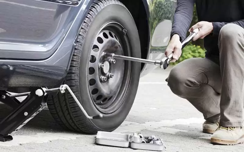 change-the-tire How To Change Tire On Car - Step by Step Process